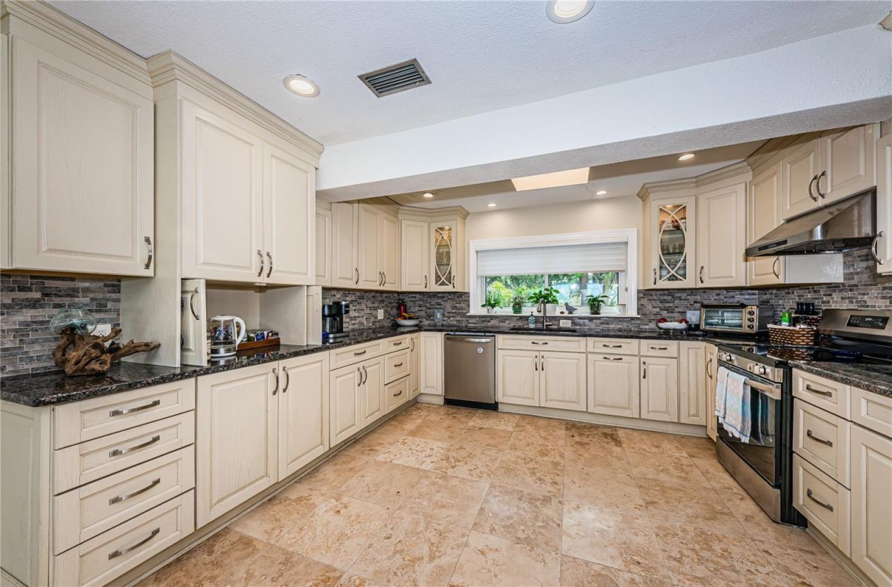 2834 Pelham Road N, Saint Petersburg, FL 33710 Photo