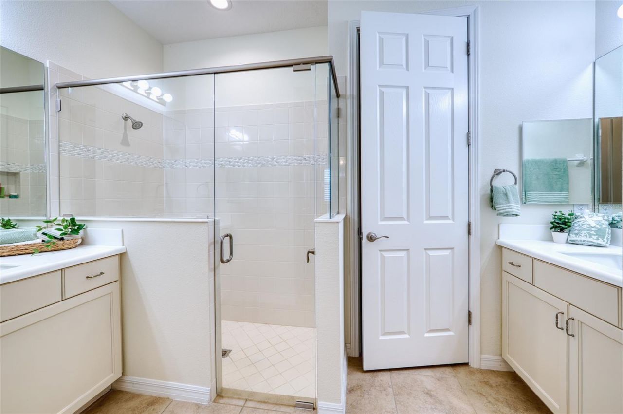 2945 Trustee Avenue, Sarasota, FL 34243 Photo