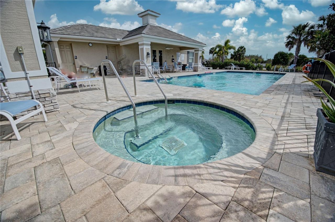 2945 Trustee Avenue, Sarasota, FL 34243 Photo