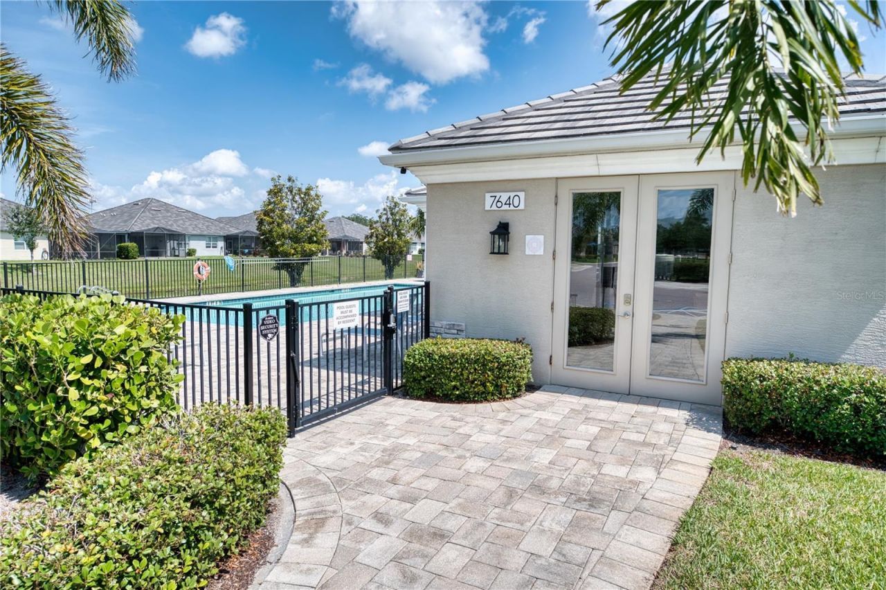 2945 Trustee Avenue, Sarasota, FL 34243 Photo