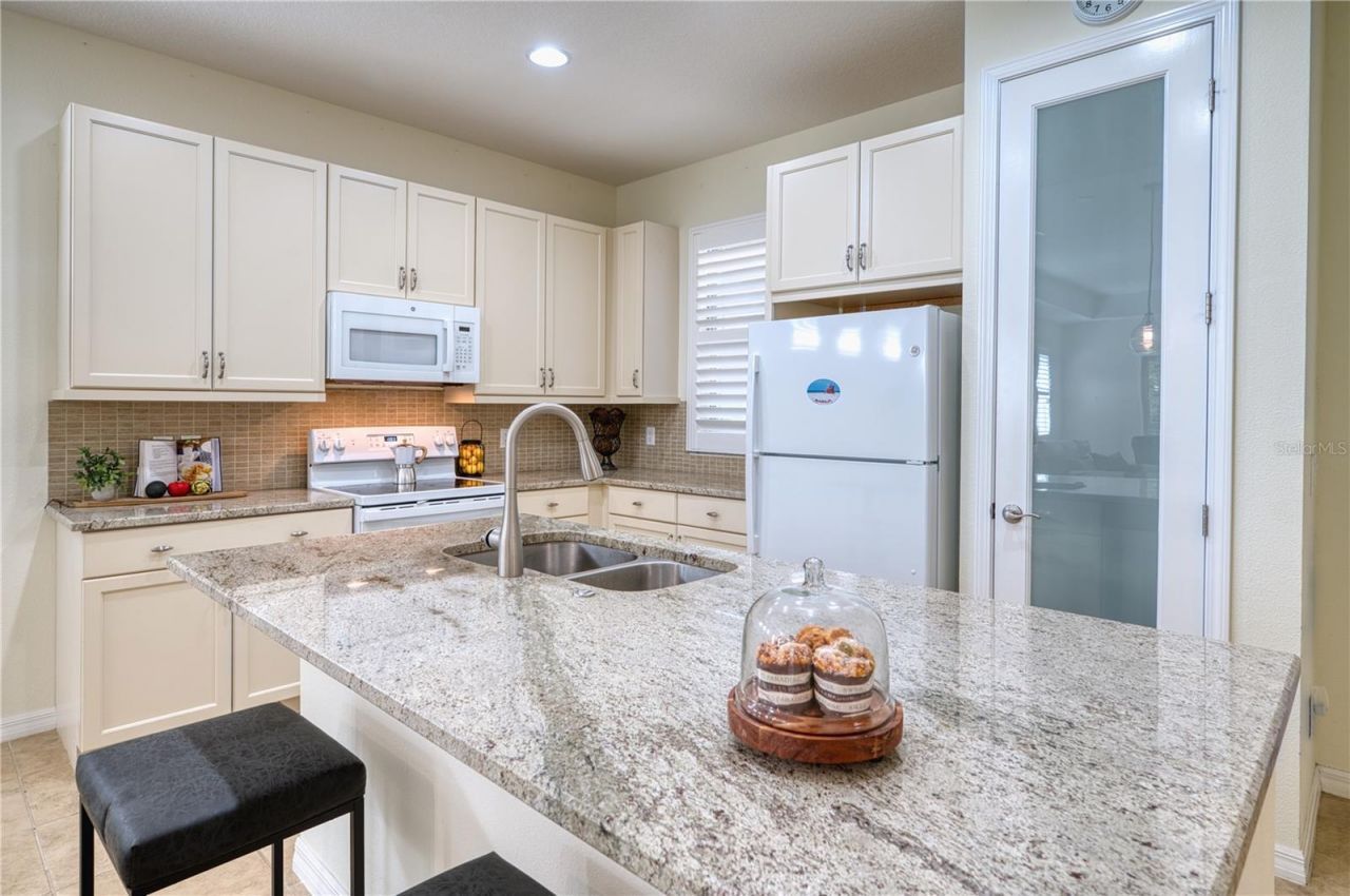 2945 Trustee Avenue, Sarasota, FL 34243 Photo