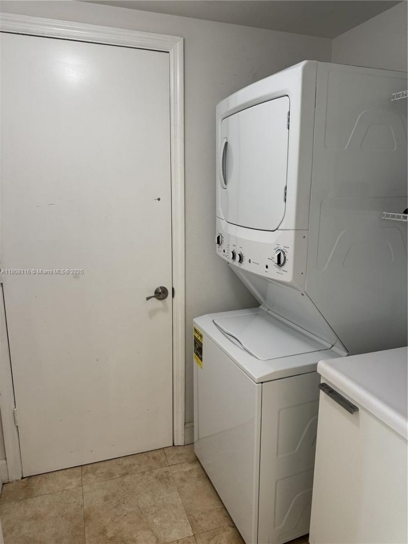 15051 Royal Oaks Ln, Unit 1604, North Miami, FL 33181 Photo