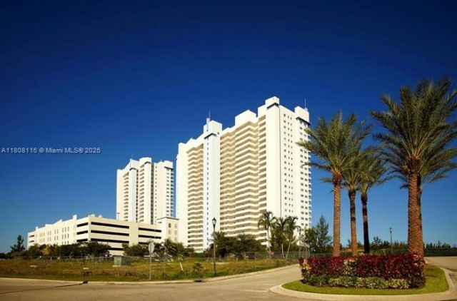 15051 Royal Oaks Ln, Unit 1604, North Miami, FL 33181 Photo