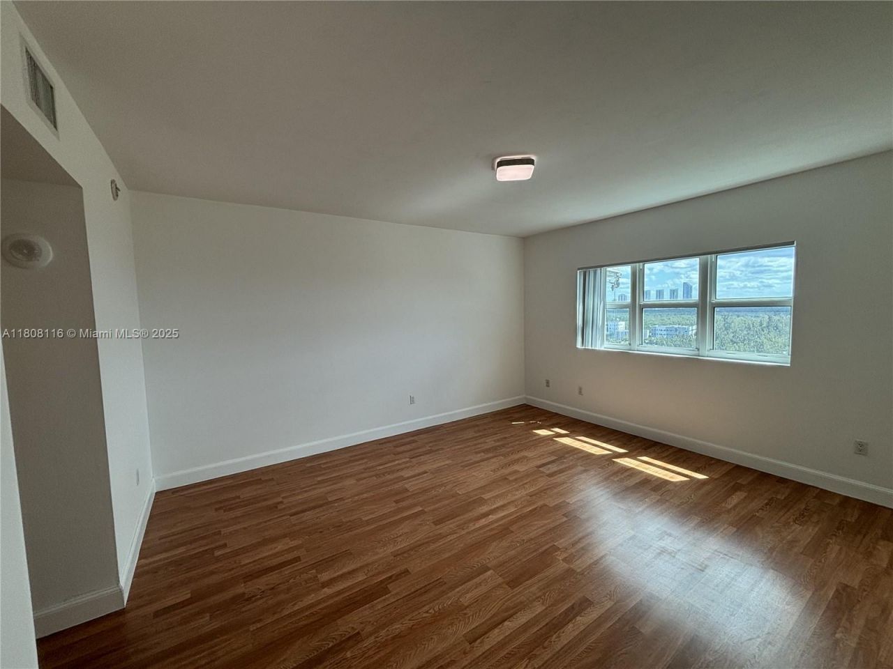 15051 Royal Oaks Ln, Unit 1604, North Miami, FL 33181 Photo