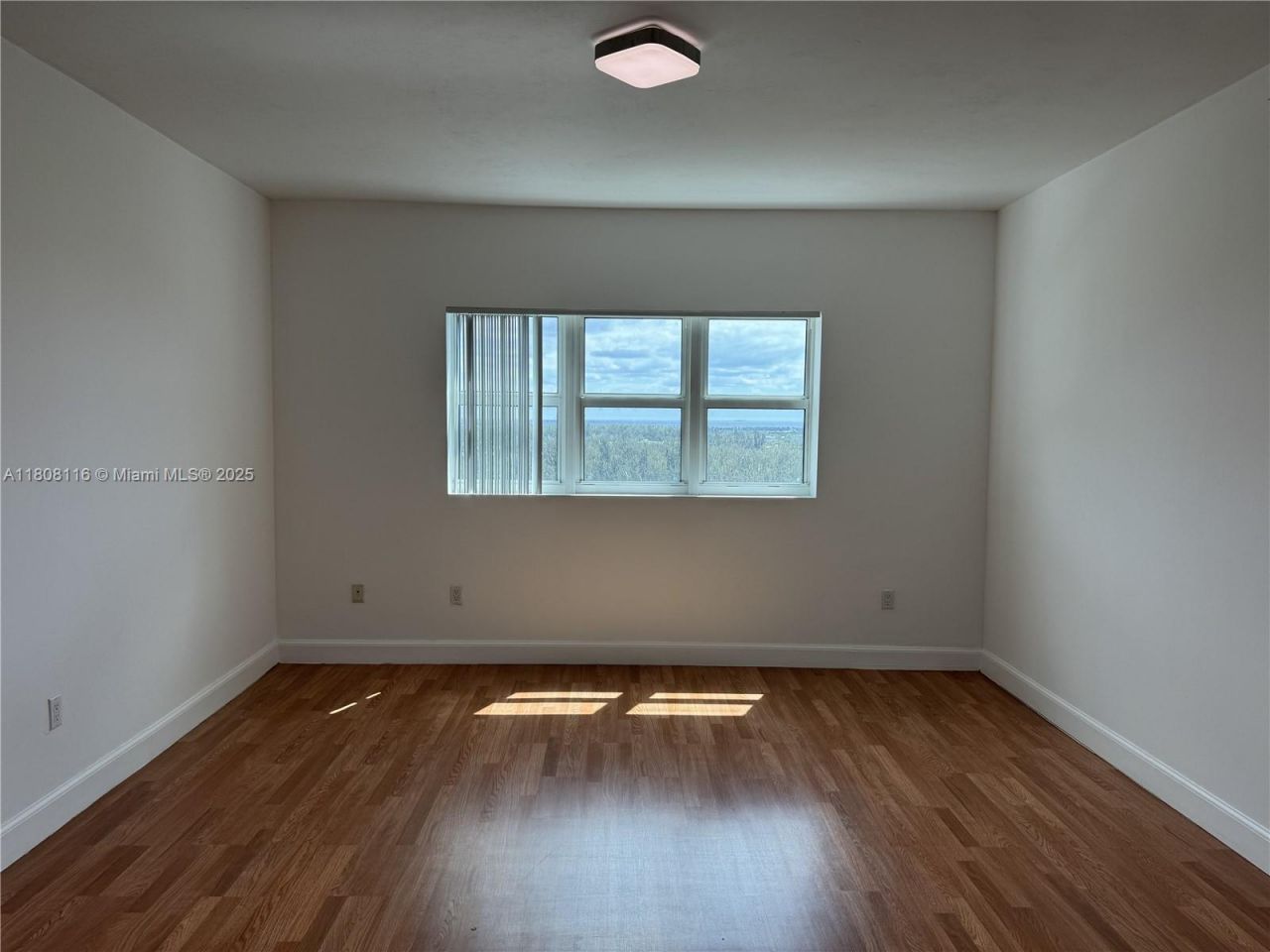 15051 Royal Oaks Ln, Unit 1604, North Miami, FL 33181 Photo