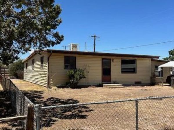 127 E APACHE Street, Huachuca City, AZ 85616