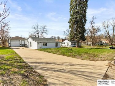 4156 N 61st Street, Omaha, NE 68104