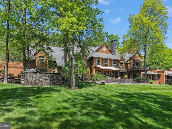 310 HUNTERS FARM ROAD, HENRYVILLE, PA 18332