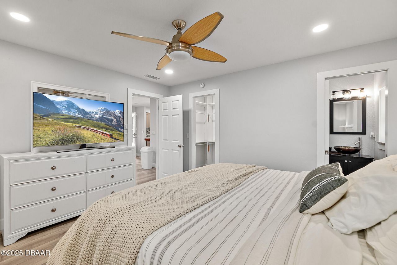 809 E 14th Avenue, New Smyrna Beach, FL 32169 Photo