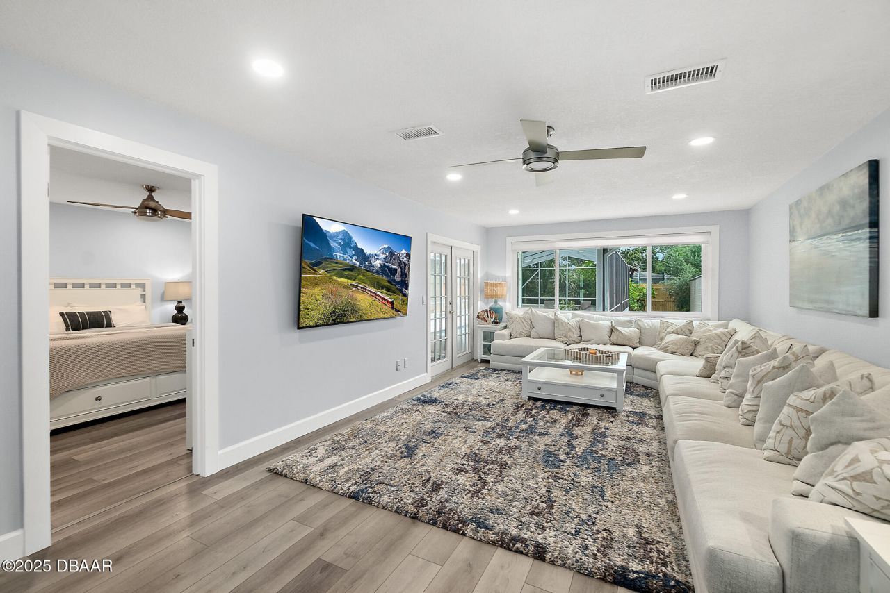 809 E 14th Avenue, New Smyrna Beach, FL 32169 Photo