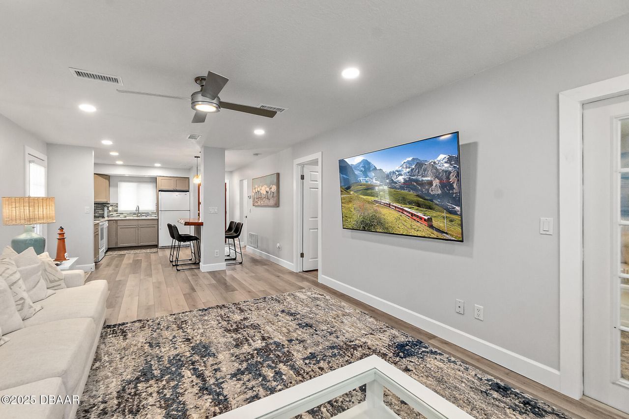 809 E 14th Avenue, New Smyrna Beach, FL 32169 Photo