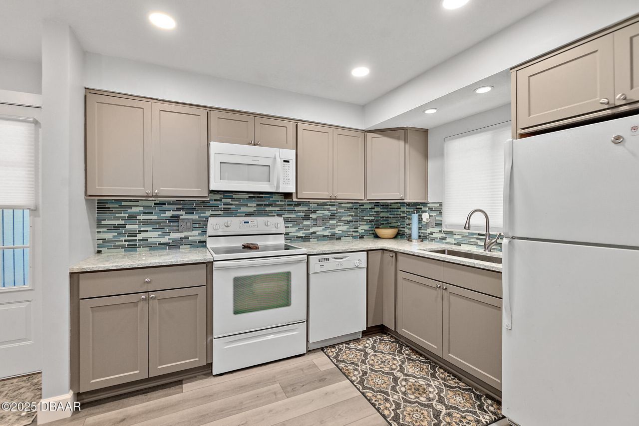 809 E 14th Avenue, New Smyrna Beach, FL 32169 Photo