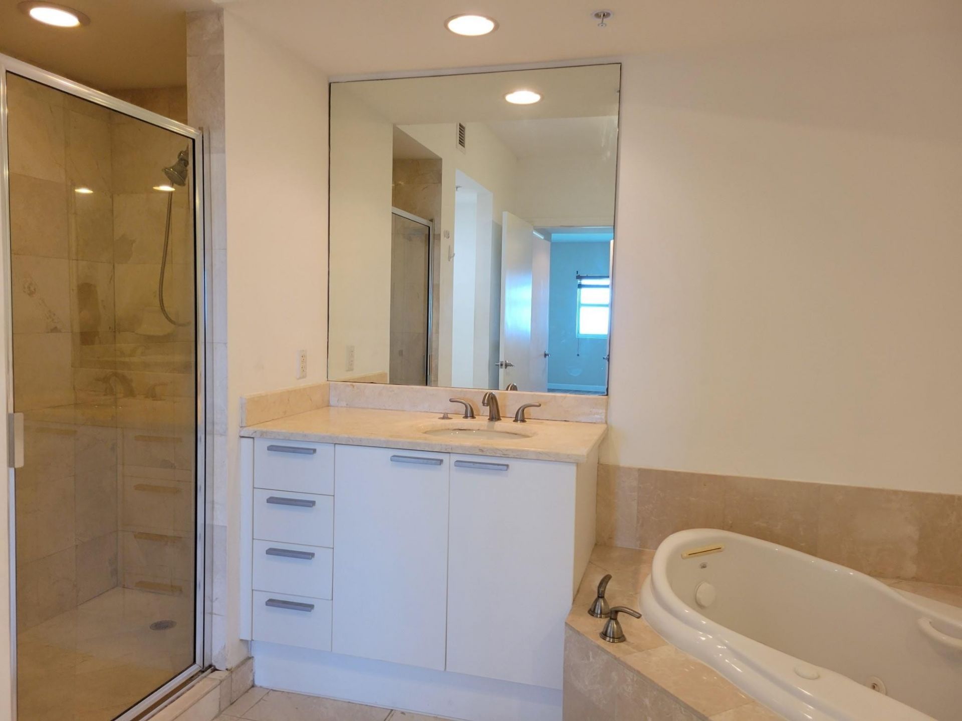 15051 Royal Oaks Lane, Unit 902, North Miami, FL 33181 Photo