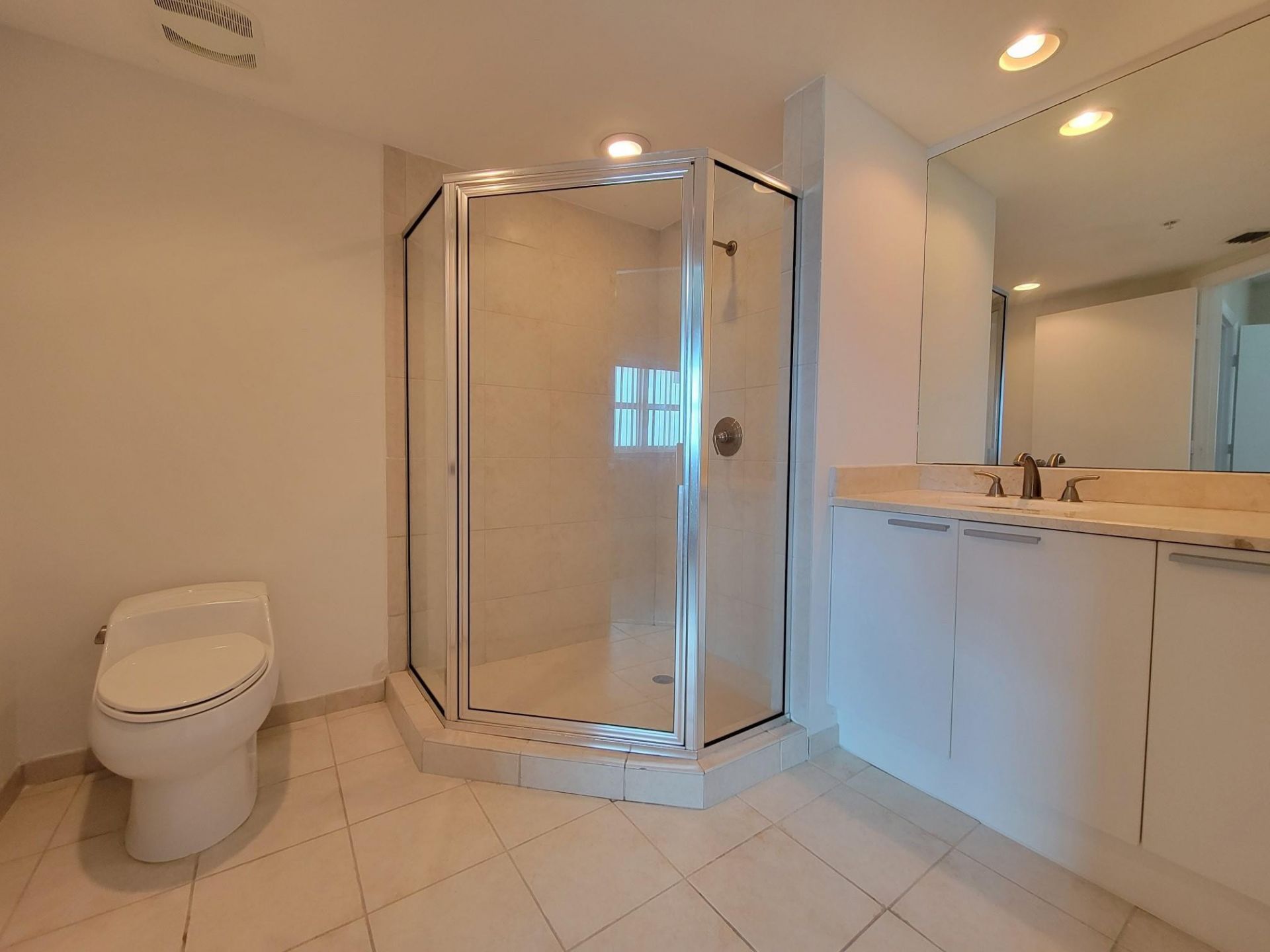 15051 Royal Oaks Lane, Unit 902, North Miami, FL 33181 Photo