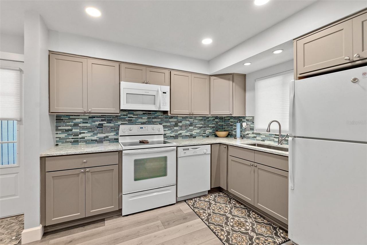 809 E 14th Avenue, New Smyrna Beach, FL 32169 Photo