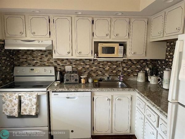 7410 NW 1st Street, Unit 202, Margate, FL 33063