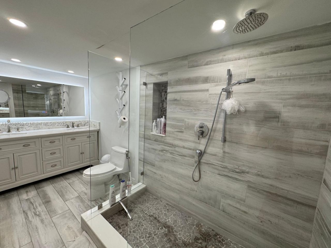 6423 Collins Ave, Unit 1001, Miami Beach, FL 33141 Photo