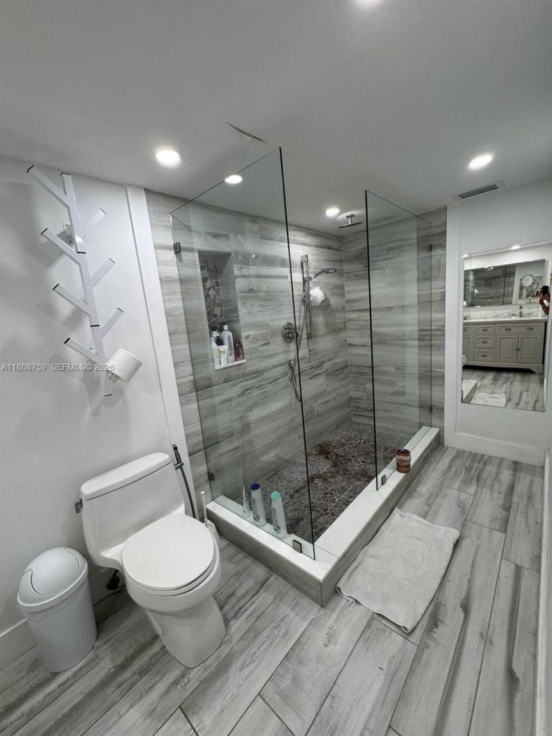 6423 Collins Ave, Unit 1001, Miami Beach, FL 33141 Photo