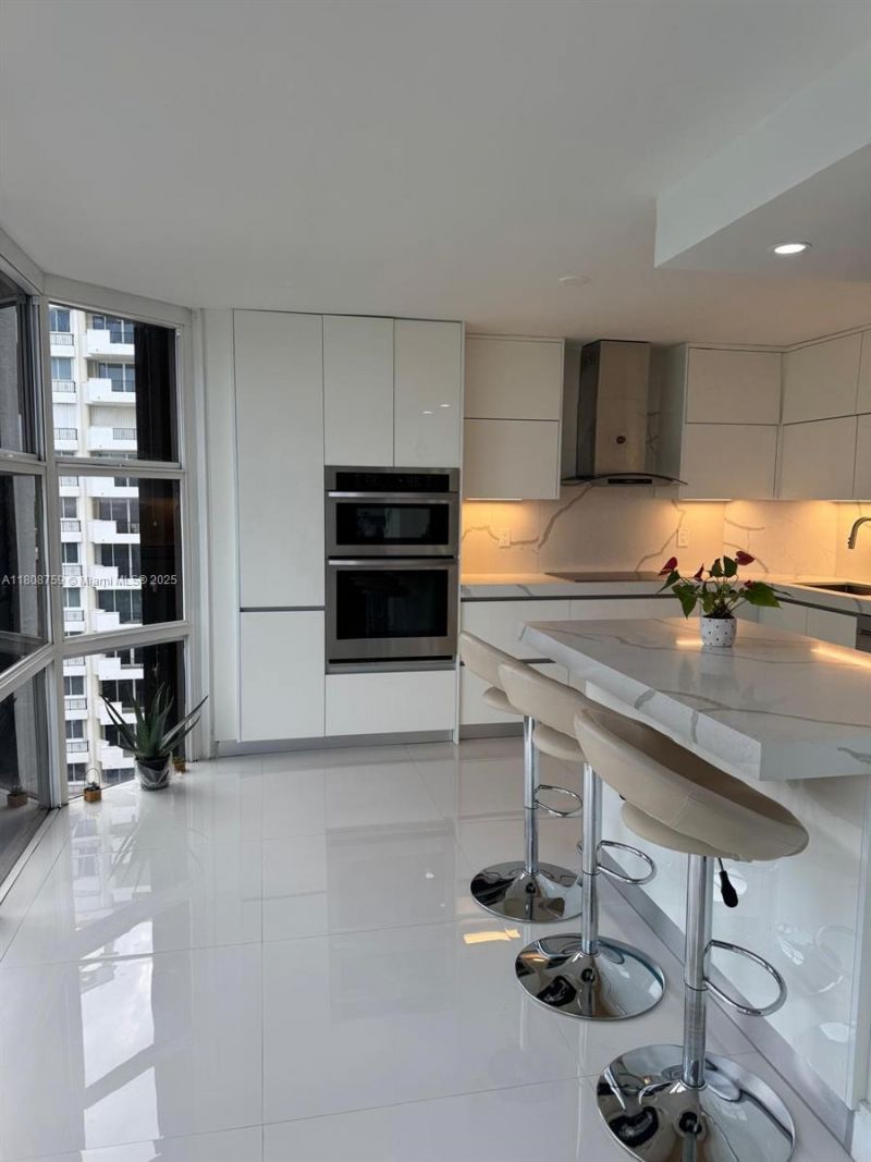 6423 Collins Ave, Unit 1001, Miami Beach, FL 33141 Photo