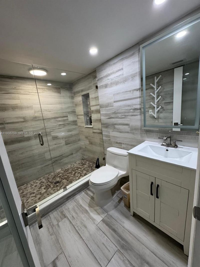 6423 Collins Ave, Unit 1001, Miami Beach, FL 33141 Photo