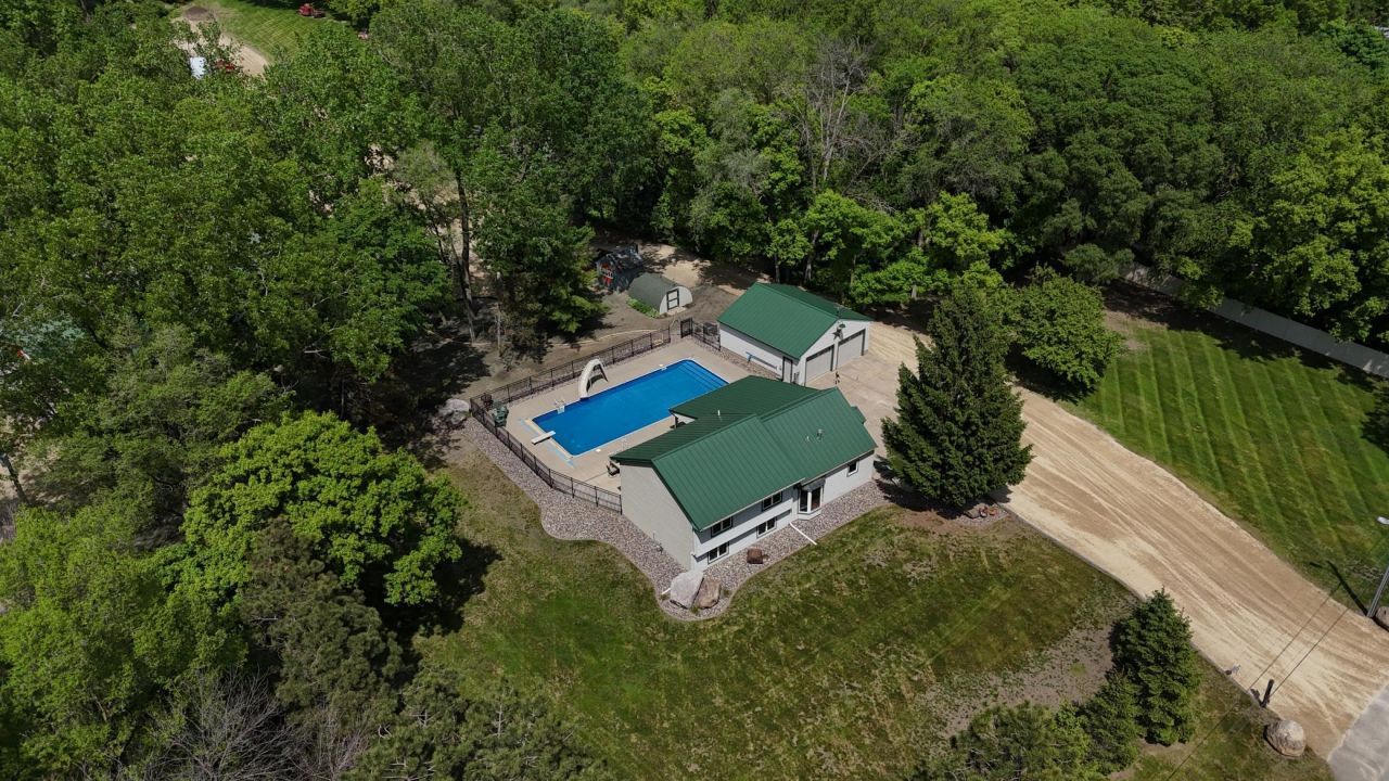 2511 Carver Avenue E, Maplewood, MN 55119