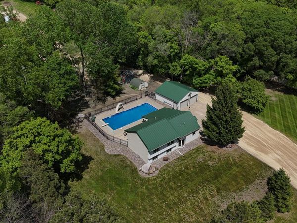 2511 Carver Avenue E, Maplewood, MN 55119