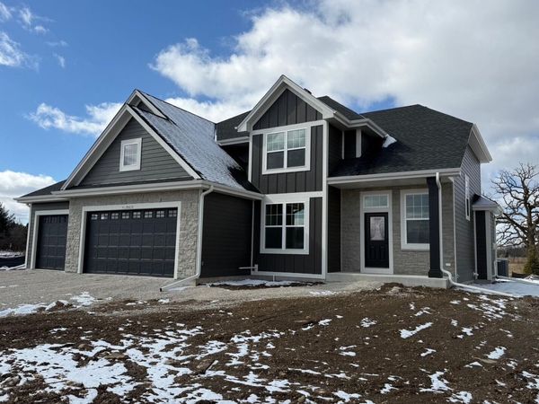W215N4855 Kathleen Dr, Menomonee Falls, WI 53051