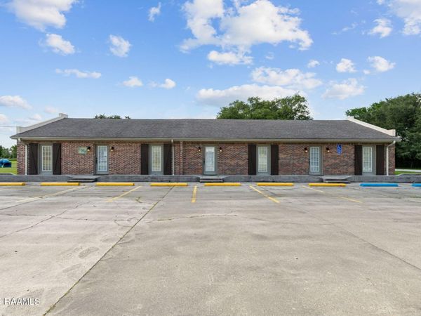 533 Parkway Drive, Breaux Bridge, LA 70517