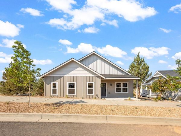 420 SE Manzanita Drive, Madras, OR 97741