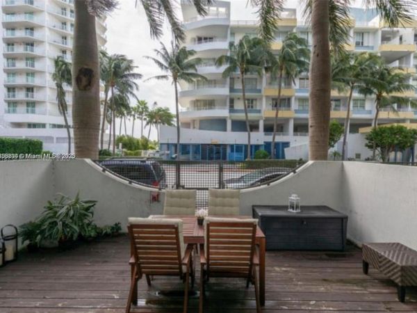 6000 Collins Ave, Unit 146, Miami Beach, FL 33140