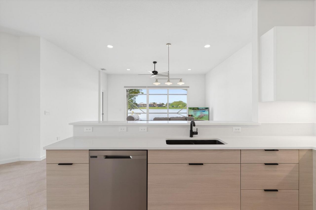 154 Berenger Walk, Royal Palm Beach, FL 33414 Photo