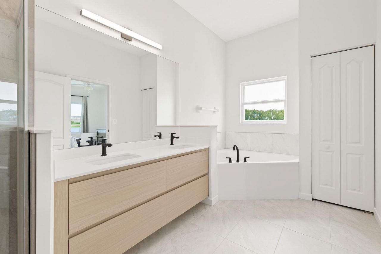 154 Berenger Walk, Royal Palm Beach, FL 33414 Photo