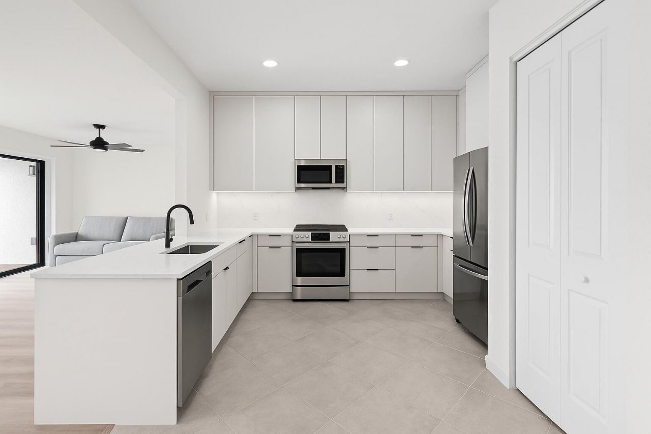 154 Berenger Walk, Royal Palm Beach, FL 33414 Photo