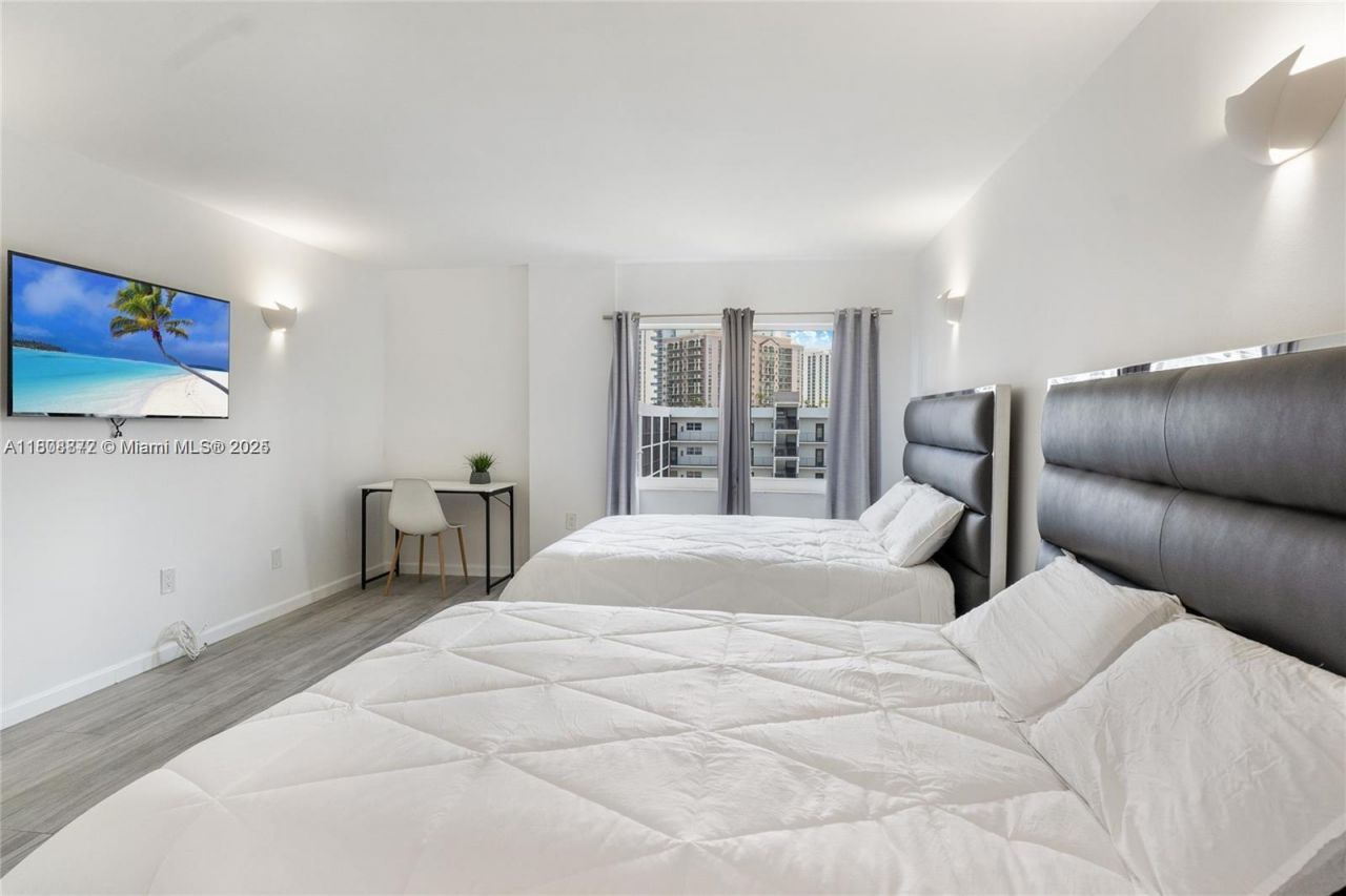 200 178th Dr, Unit 606, Sunny Isles Beach, FL 33160 Photo