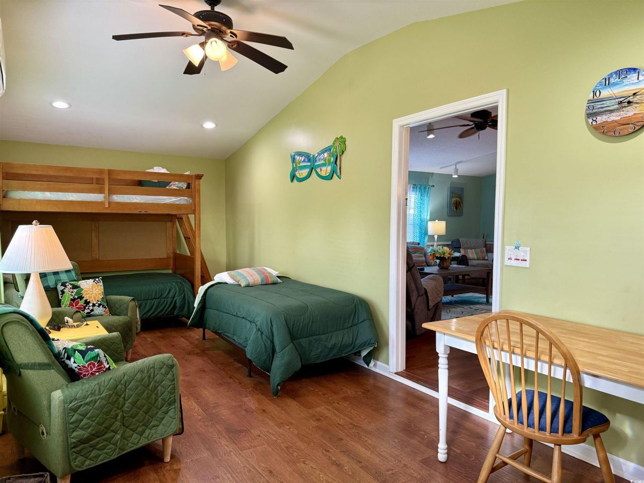 400 Hazelwood Dr. Photo 10