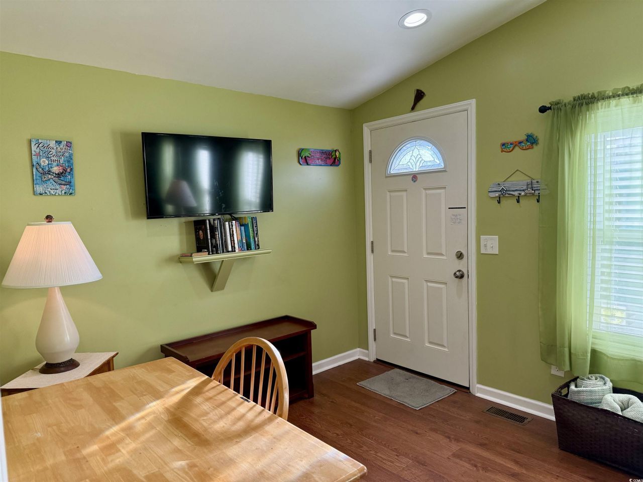 400 Hazelwood Dr. Photo 12