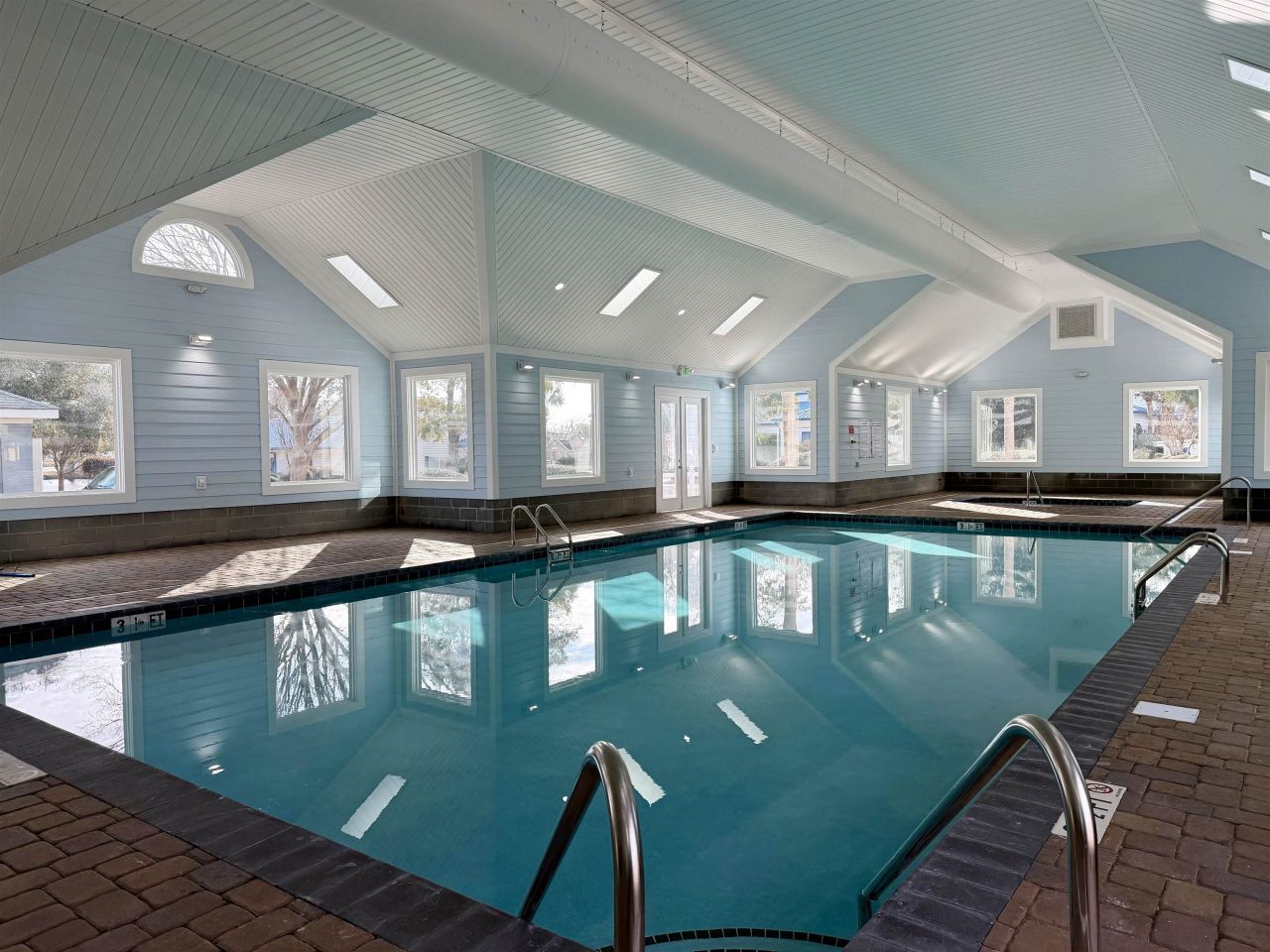 400 Hazelwood Dr. Photo 21