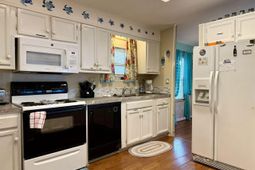 400 Hazelwood Dr. photo 4