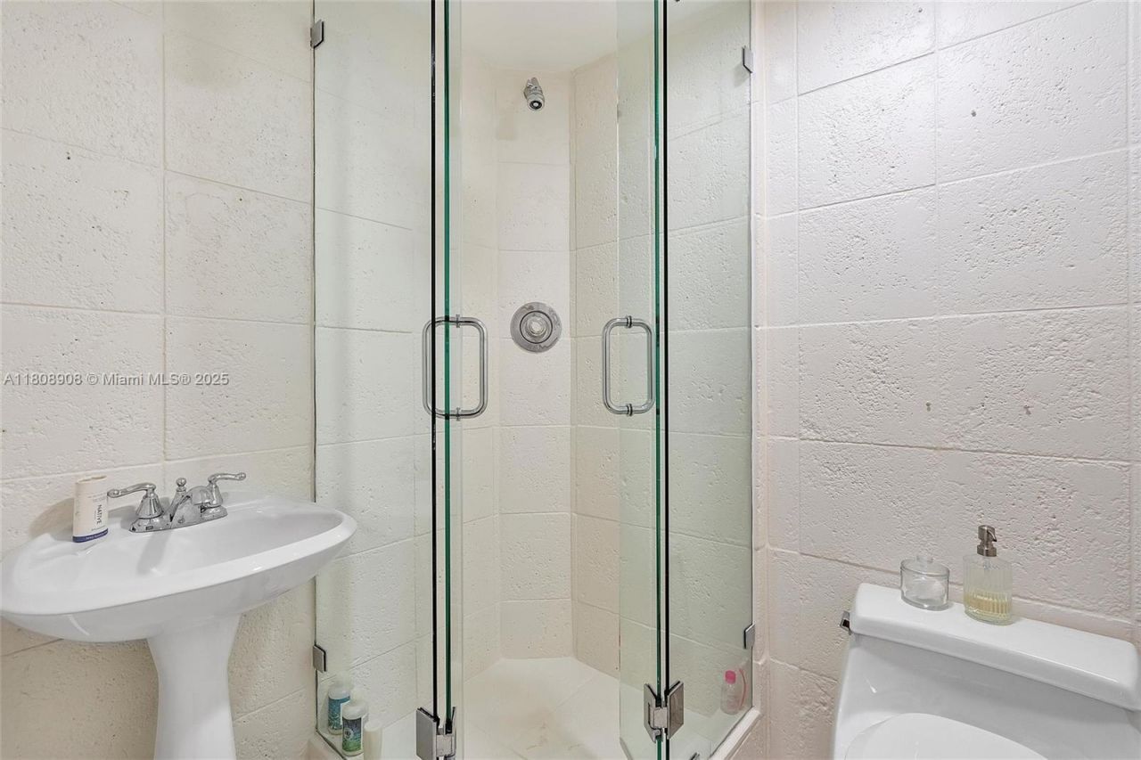 900 Bay Dr, Unit 716+Dock S, Miami Beach, FL 33141 Photo