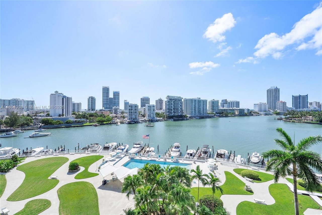 900 Bay Dr, Unit 716+Dock S, Miami Beach, FL 33141 Photo