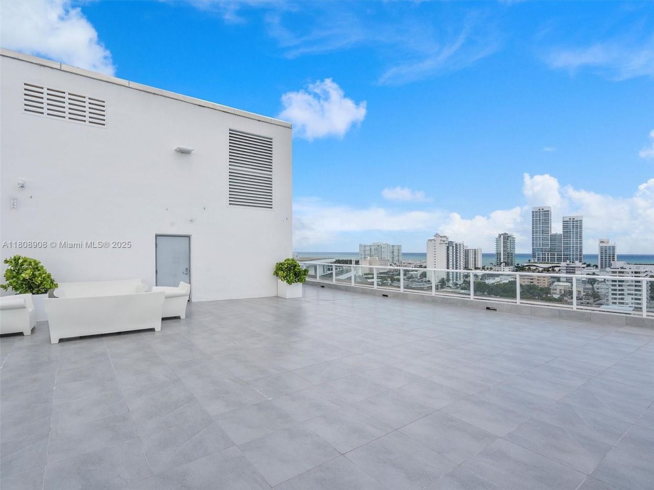 900 Bay Dr, Unit 716+Dock S, Miami Beach, FL 33141 Photo