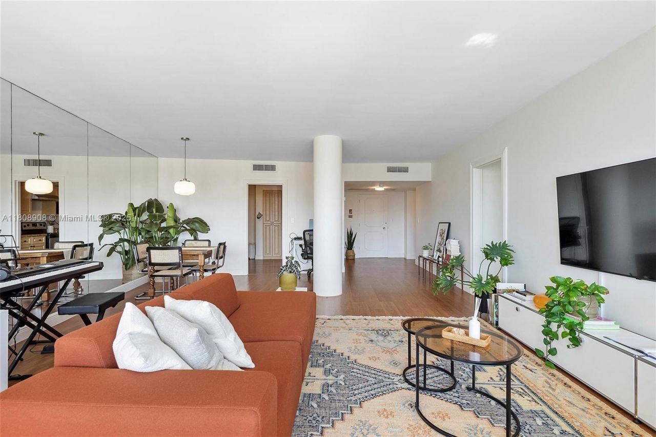 900 Bay Dr, Unit 716+Dock S, Miami Beach, FL 33141 Photo