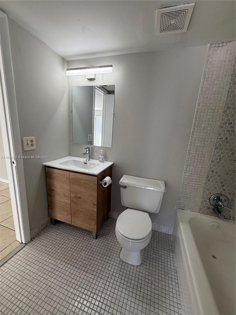 4705 NW 7th St, Unit 203-7, Miami, FL 33126 Photo