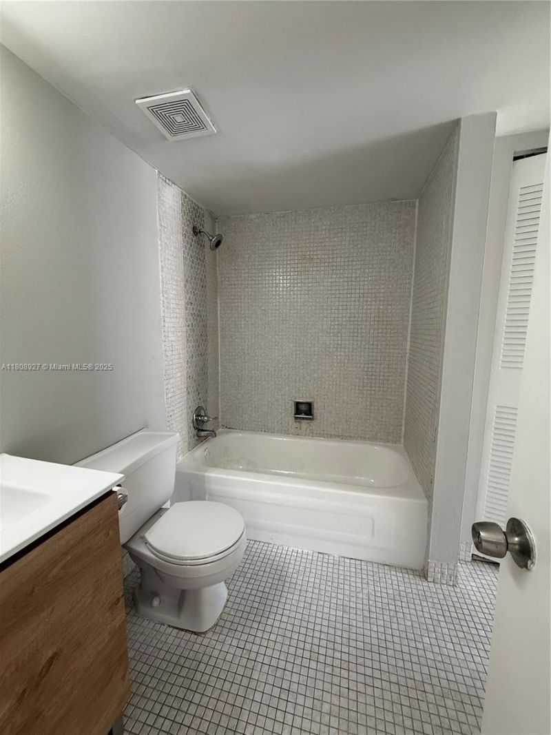 4705 NW 7th St, Unit 203-7, Miami, FL 33126 Photo
