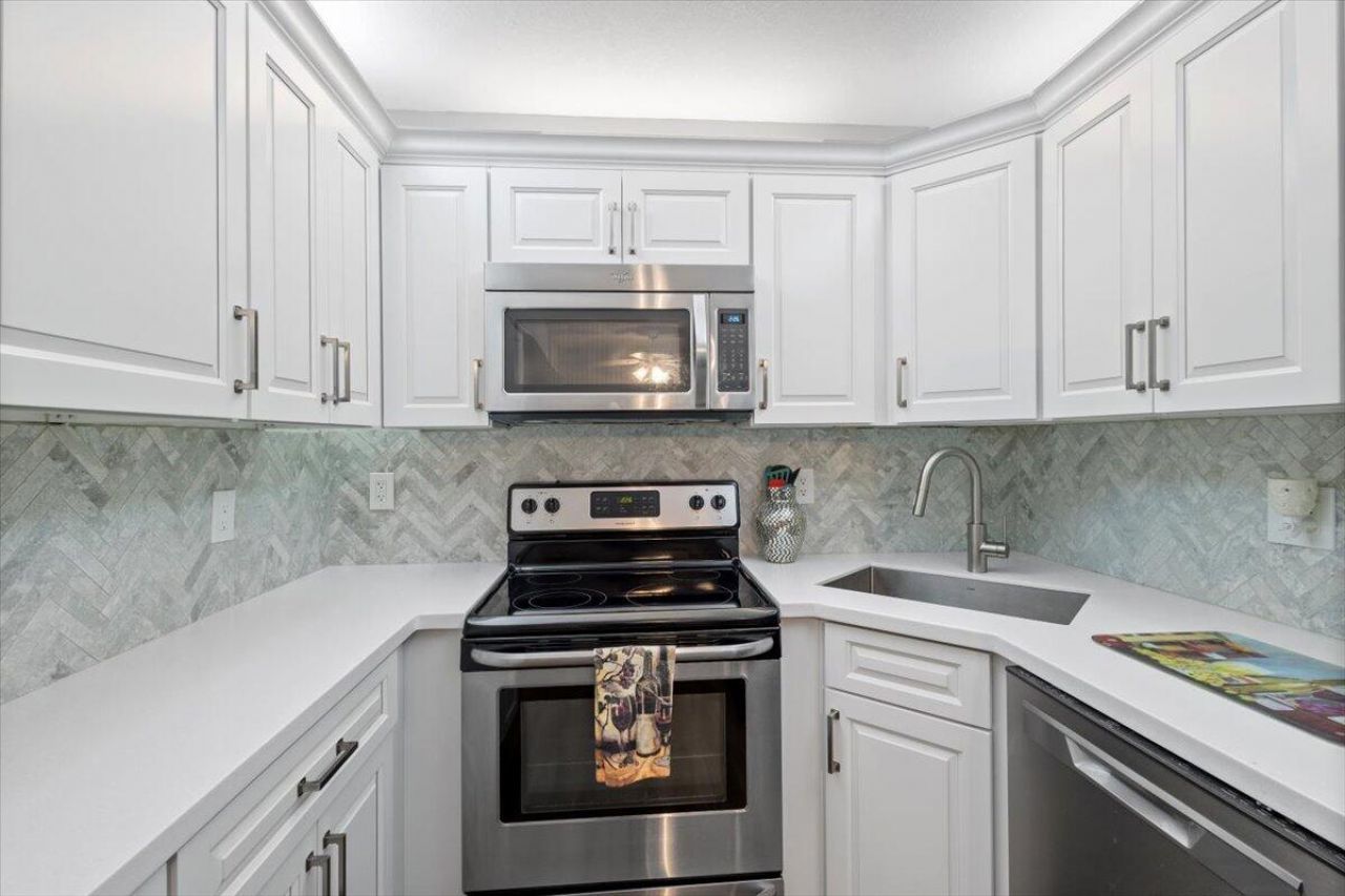 1995 SW Silver Pine Way, Unit Bldg 119 H, Palm City, FL 34990 Photo