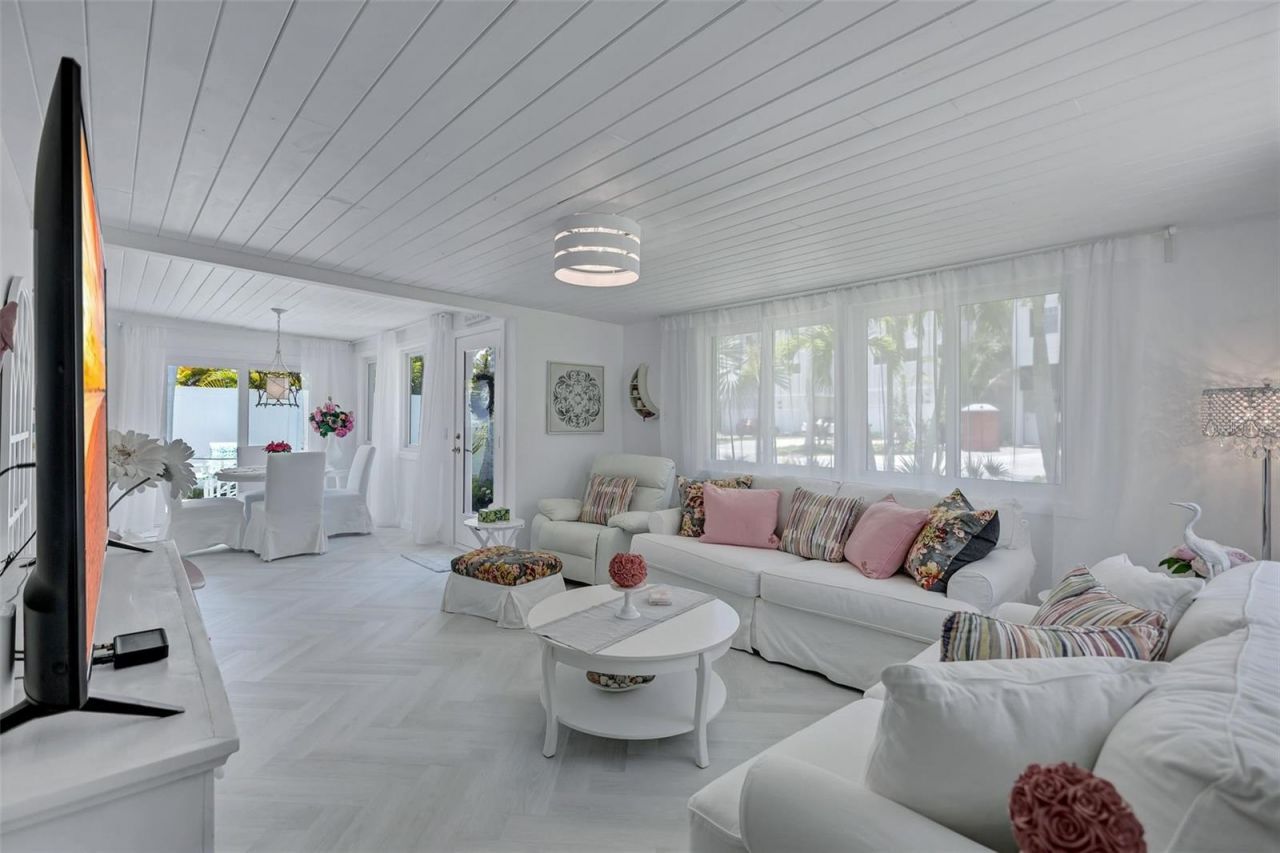 643 Calle Del Otono, Sarasota, FL 34242 Photo