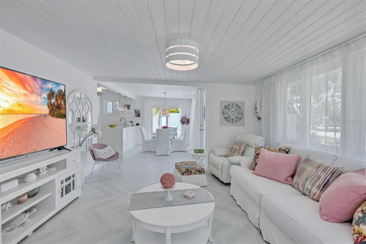 643 Calle Del Otono, Sarasota, FL 34242 Photo