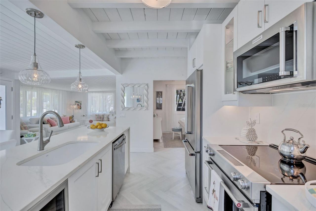 643 Calle Del Otono, Sarasota, FL 34242 Photo