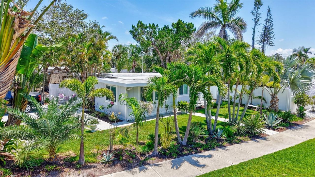 643 Calle Del Otono, Sarasota, FL 34242 Photo