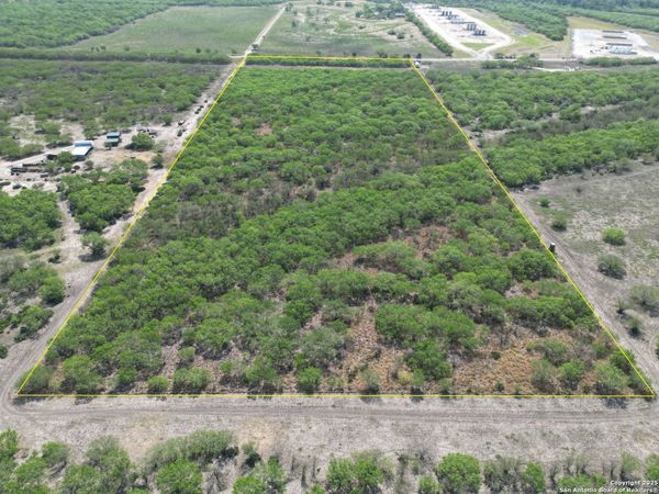 197 County Road 422, Three Rivers, TX 78071